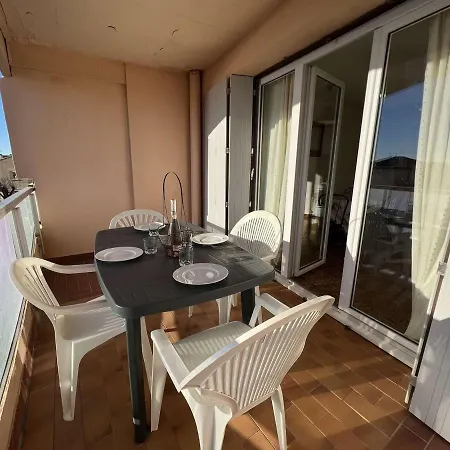 T2 Avec Terrasse Et Parking, Proche Plage, 4 Pers - Fr-1-701-44 Apartman *