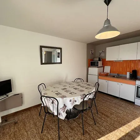 T2 Avec Terrasse Et Parking, Proche Plage, 4 Pers - Fr-1-701-44 Apartman *