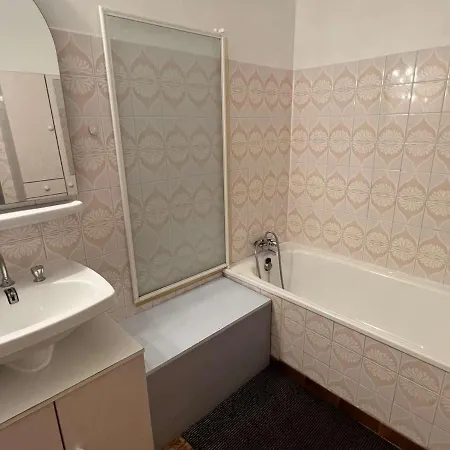 T2 Avec Terrasse Et Parking, Proche Plage, 4 Pers - Fr-1-701-44 * Valras-Plage